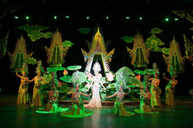 "Colosseum Sawasdee". The concept is about the Goddess of the Lotus symbol of goodness. The lotus blossomed from the heavens to welcome visitors to say hi. This show will feature a mix of contemporary dance with Thailand court dance. 